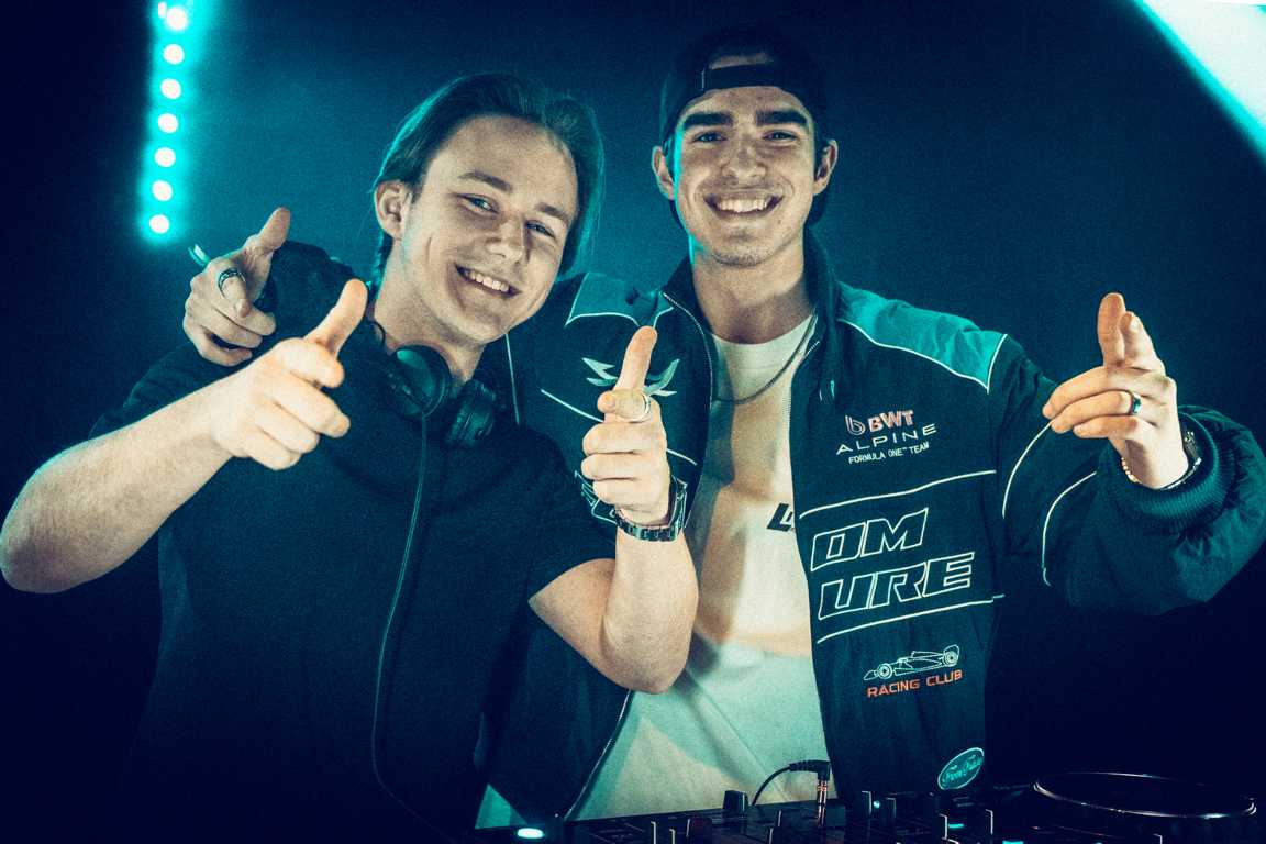 Lichtstimmung und Crowd bei College House